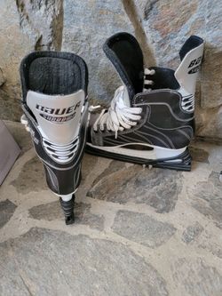 Bauer Skates with skate cover size 7