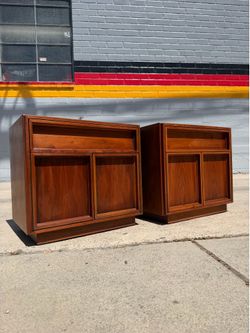 Authentic Pair of Mid-Century Modern Walnut Nightstands by John Keal for Brown Saltman (1960s)