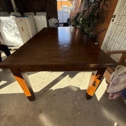Brown Dining Table. Removable Center Leaf