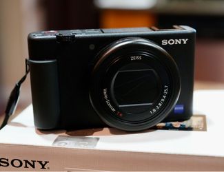 Sony ZV-1 Camera – Excellent Condition