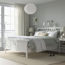 Queen bed with the mattress