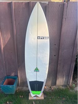 Pyzalien 2  by Pyzel 31.5L 6’ short board