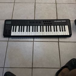 Alesis Qx49 Midi Keyboard 