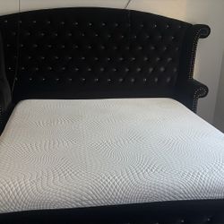 (FLASH SALE) King Bed Set W/ Mattress And Box spring 
