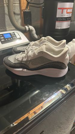 Nike GT Hustle Sz 10.5