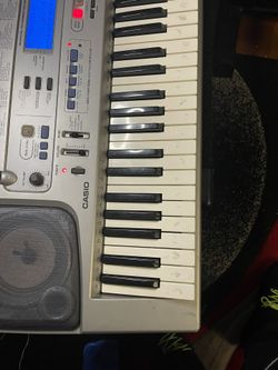 Casio CTK 593 keyboard 255 tones 120 rhythms 50 piano bench used good condition no discounts for Sale in Queens NY OfferUp