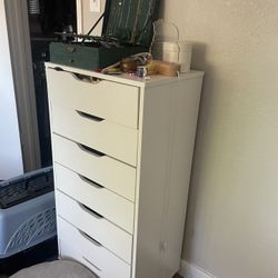 Tall Dresser With Drawers And Wheels