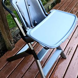 4moms® "Connect™"  High Chair, w/  One-Handed Magnetic Tray
-EXCELLENT, Like-New Condition.
**Currently $299 on Amazon.
