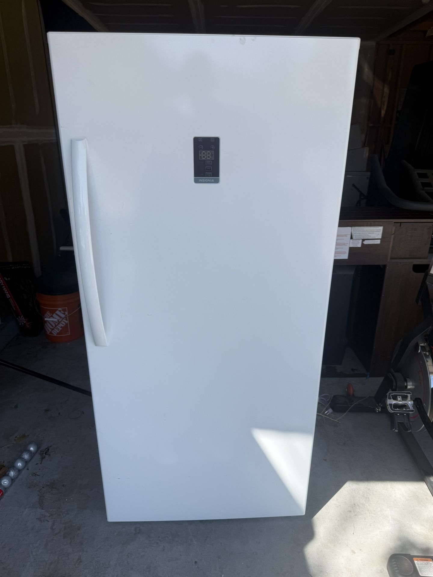 Insignia™ - 13.8 Cu. Ft. Garage Ready Convertible Upright Freezer/ Refrigerator