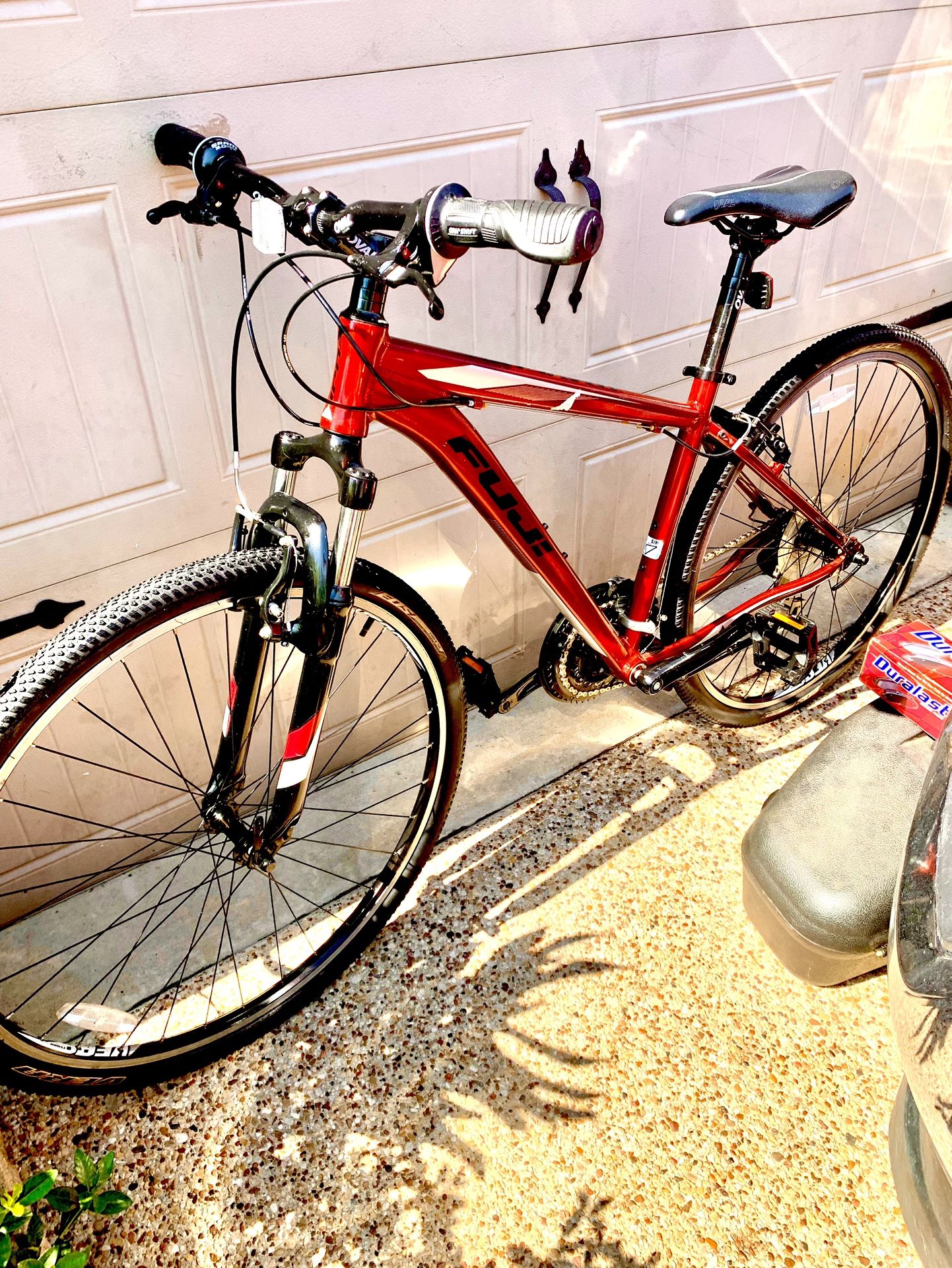 FUJI ROADBIKE 700X38 CC size 28 Tires (like BRAND NEW) (great SHAPE & CONDITION:10/10)