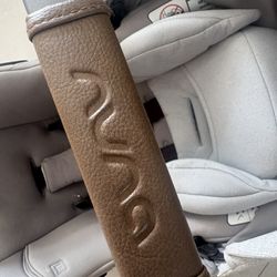 NUNA INFANT CAR SEAT LIKE NEW