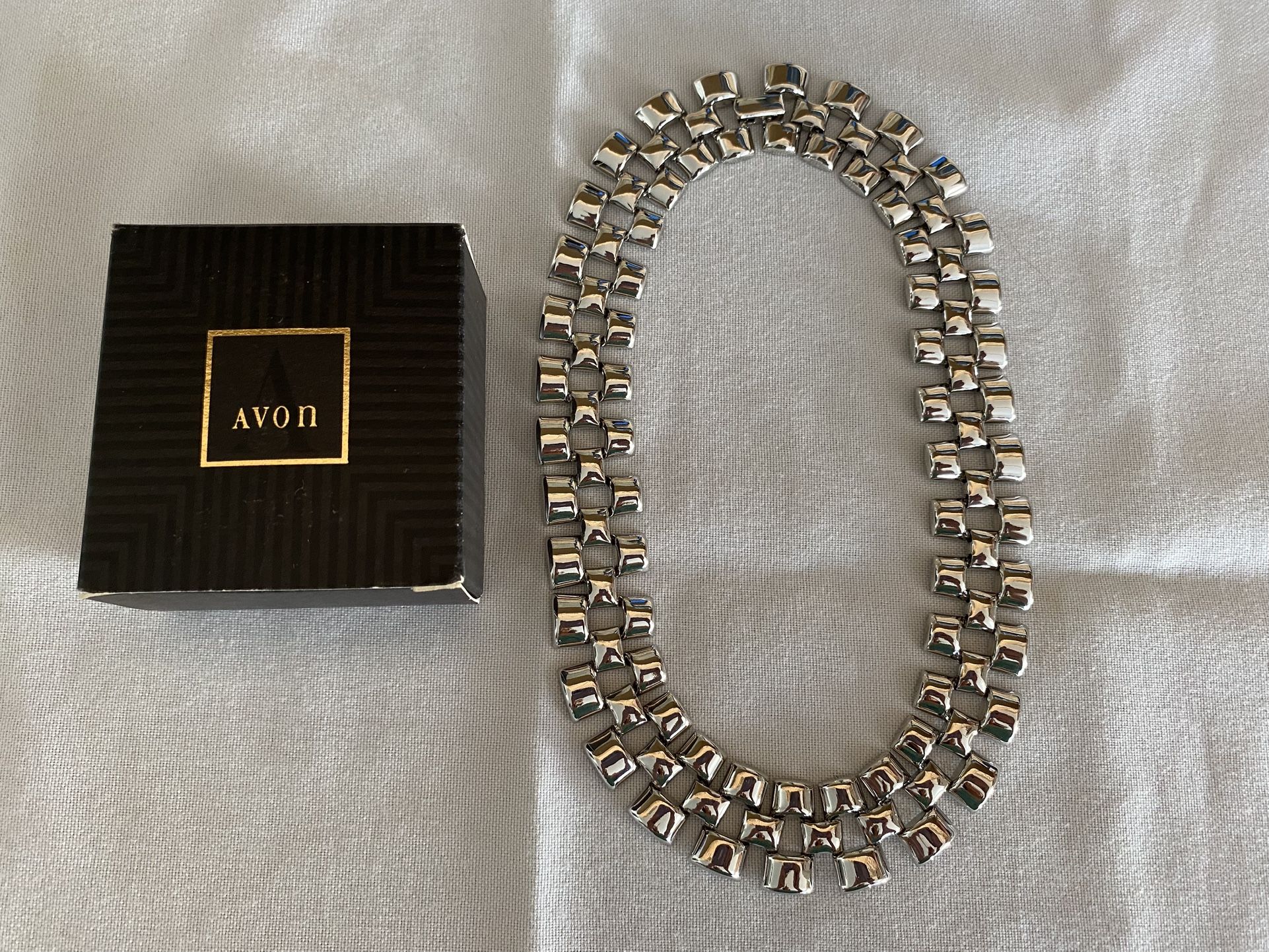 Avon choker Necklace