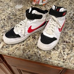 Boys 7 Youth Nike Hi-Tops