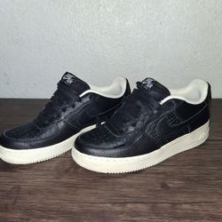 Black Nike AF1 7Y