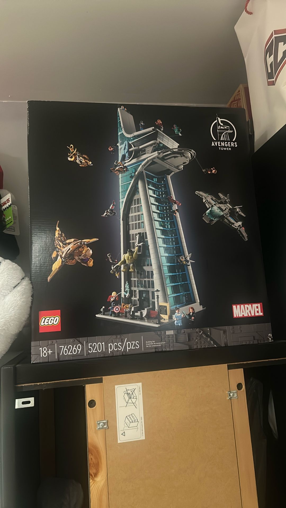 Avengers Tower( SEALED)