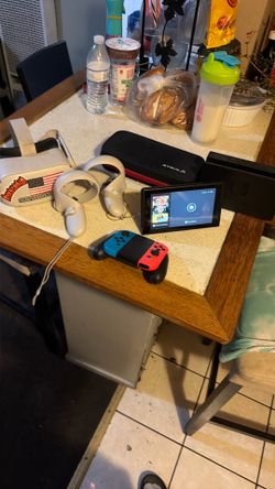 Nintendo Switch and a Oculus meta quest