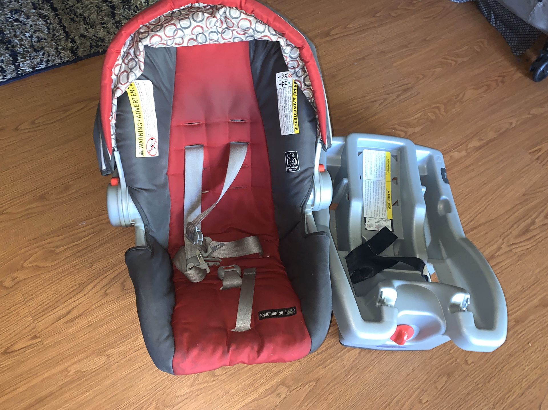 Graco Infant Car Seat Combo (0-18 months)