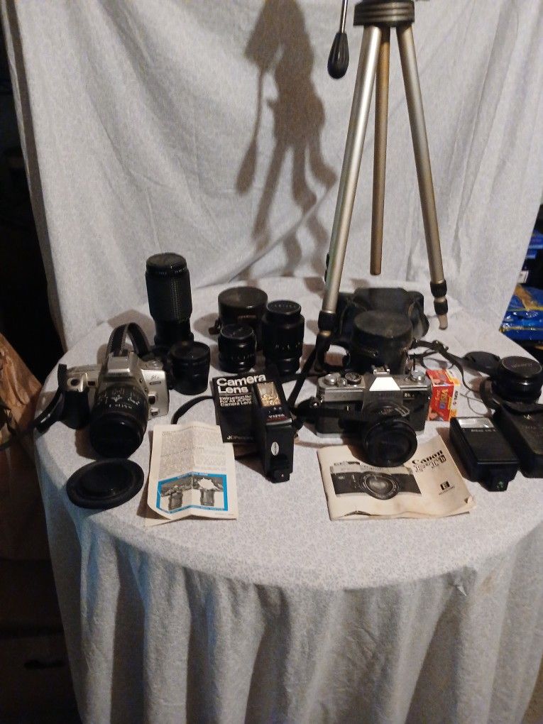Canon & Minolta Vintage 35mm Camera's With Lenses And Accessories