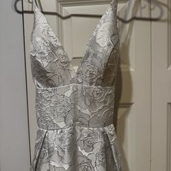 Size 3, 4. Like New. Worn Only 1 Time