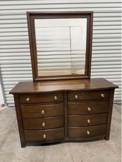 Desser with mirror