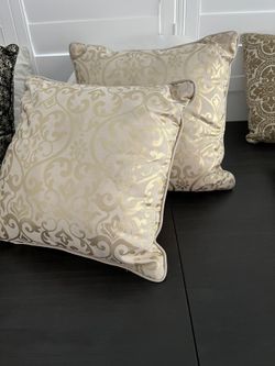 Throw Pillows 
