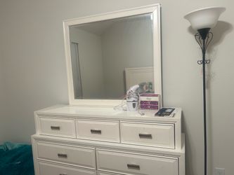 Queen bed with dresser and mattress