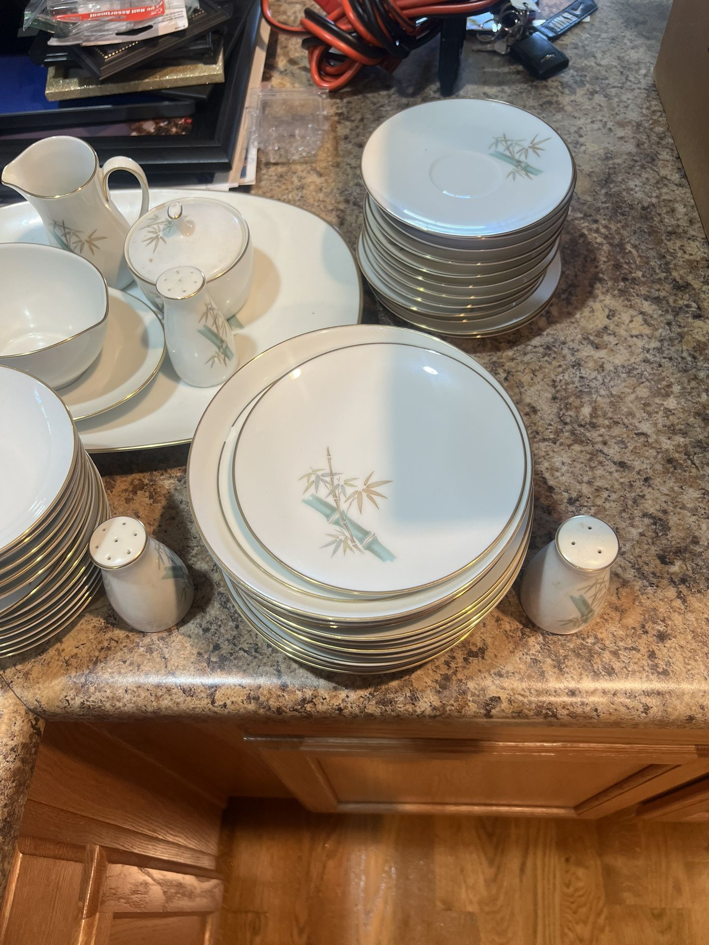 China Dish Set With Real Gold Trimming