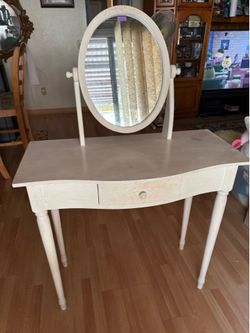Mini vanity