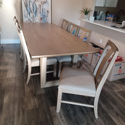 Like new, kitchen table