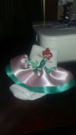 Customized ruffle socks