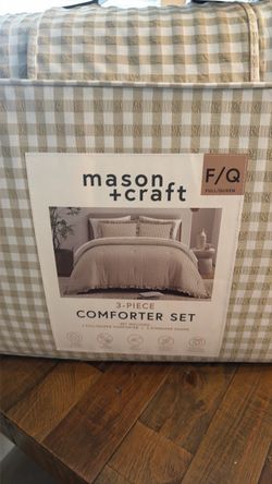Full/ Queen Comforter