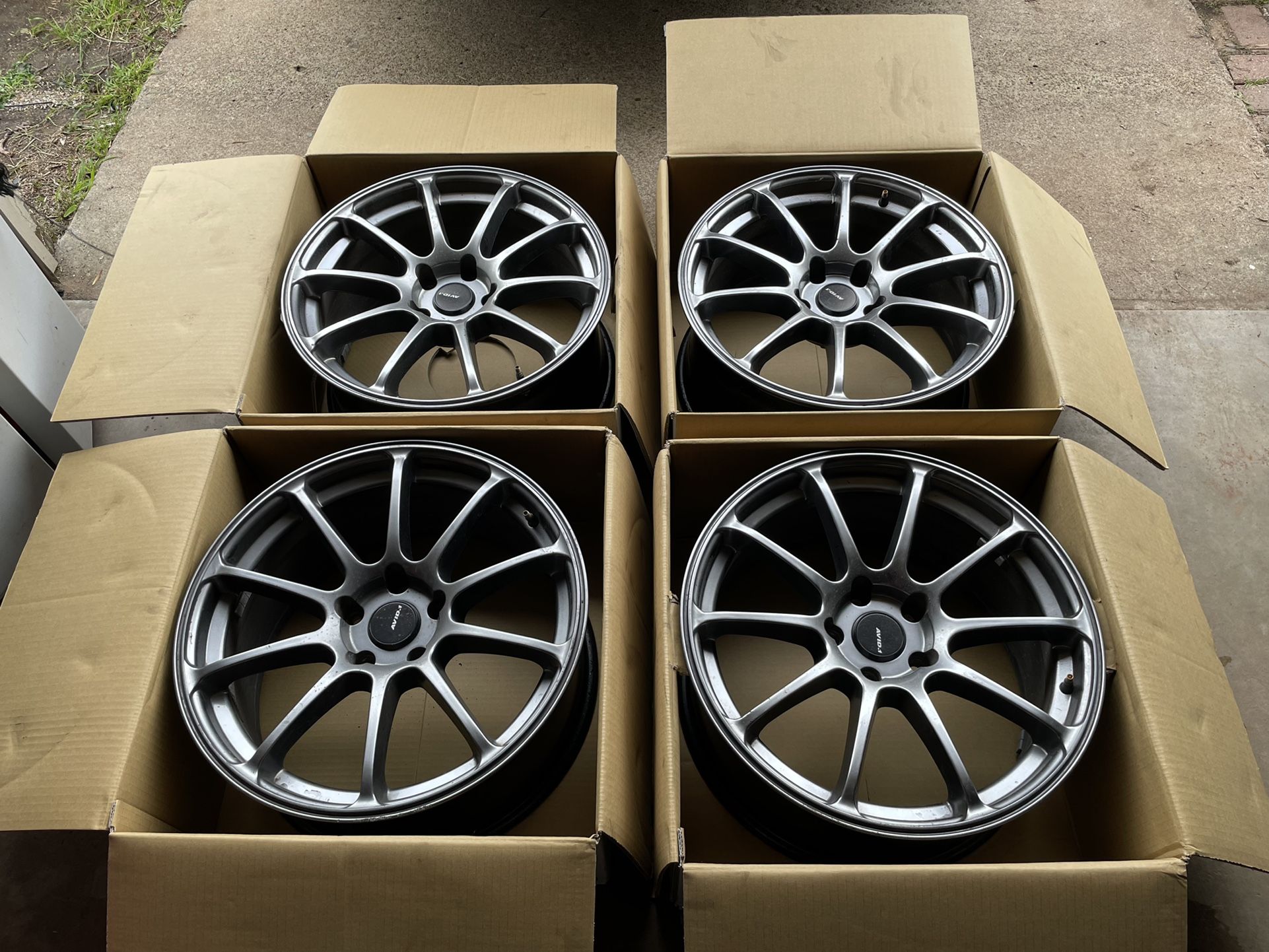 Avid.1 Av27 Wheels 18x8.5 +35 5x114.3