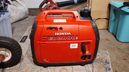Honda EU2000i Inverter Generator — Clean & Runs Perfect