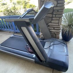 Nautilus commercial Treadmill  T914