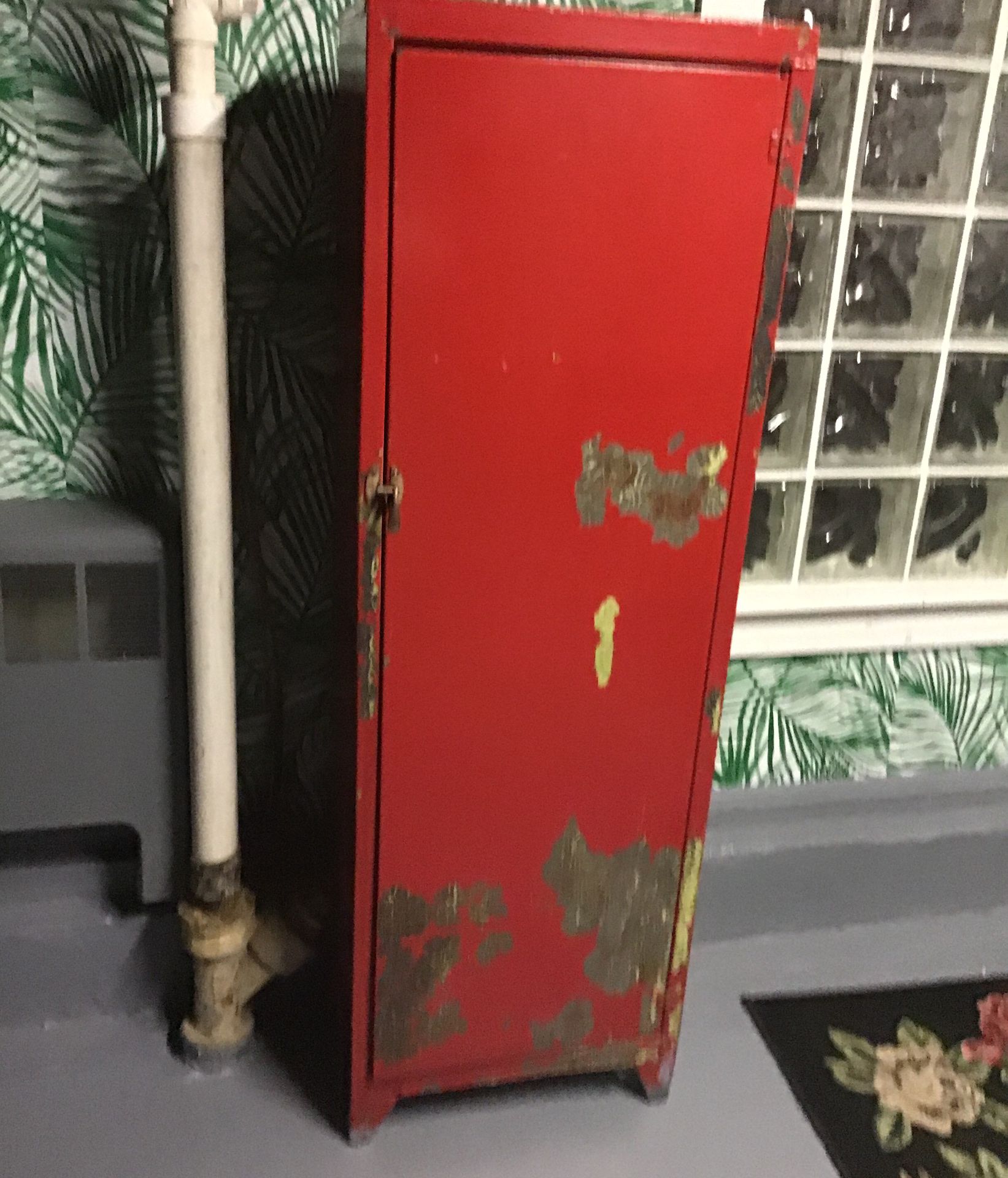 Metal cabinet