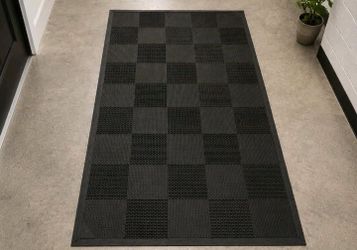 Heavy-duty commercial rubber mat in excellent condition.