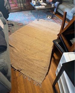 Beautiful 5 x 7 Jute Rug