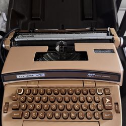 Coronet Typewriter+Travel Case