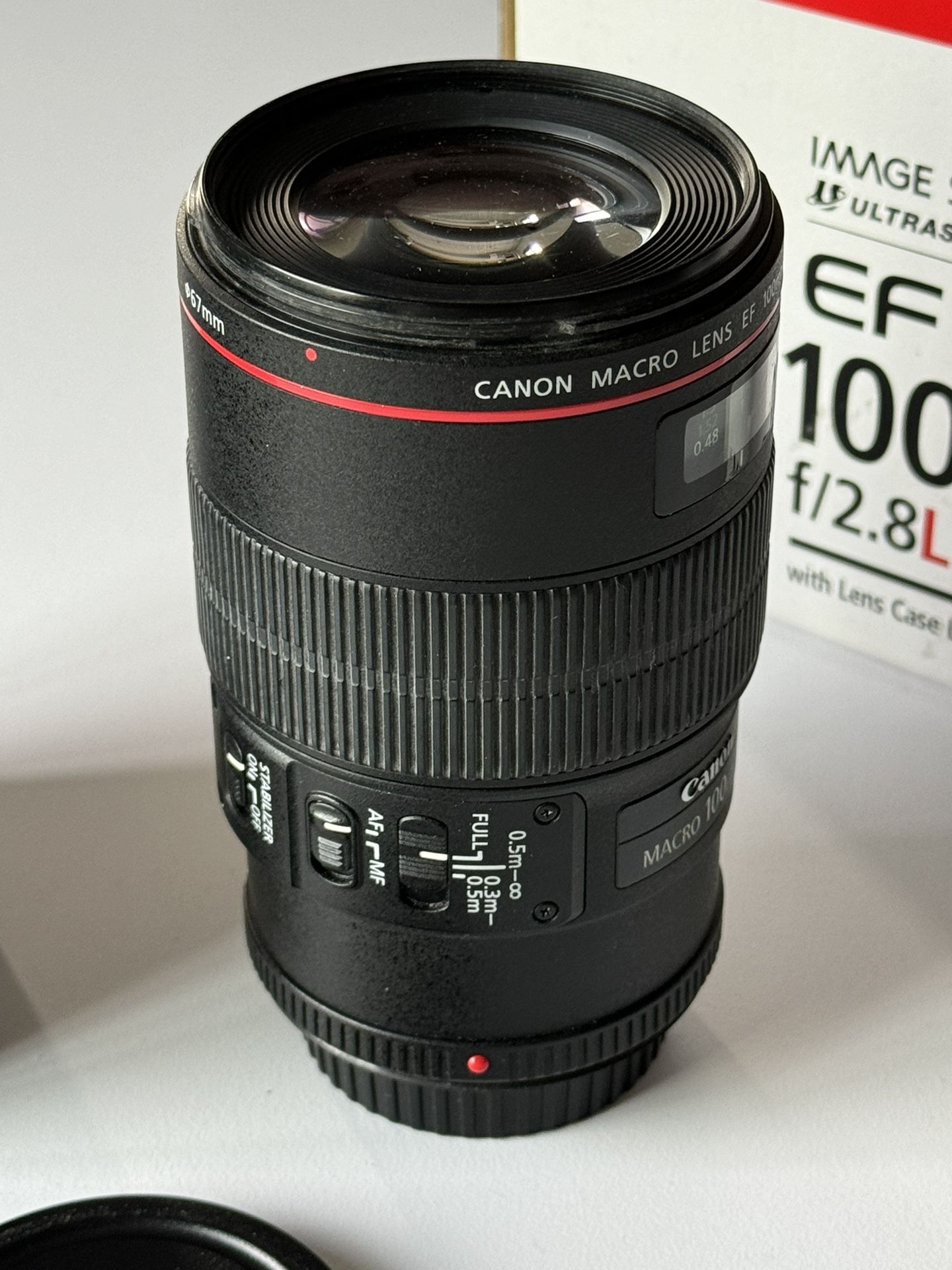 Canon EF 100mm f/2.8L Macro IS USM Lens