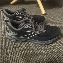 Brooks Black Men’s Running Shoes Size 10