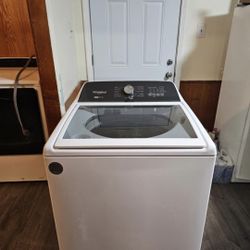 WHIRPOOL WASHER GOOD CONDITION XL CAPACITY HEAVY DUTY DELIVERY AVAILABLE FOR EXTRA FEE WE DO REPAIRS 