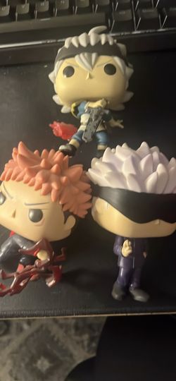 3 bobble heads