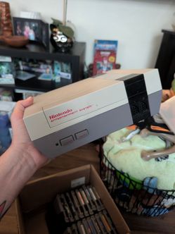 NES + 18 Games + 2 Controllers/RF/AC