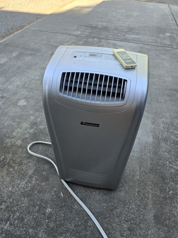 Portable AC unit Barely Used 5000 BTU Qith Remote