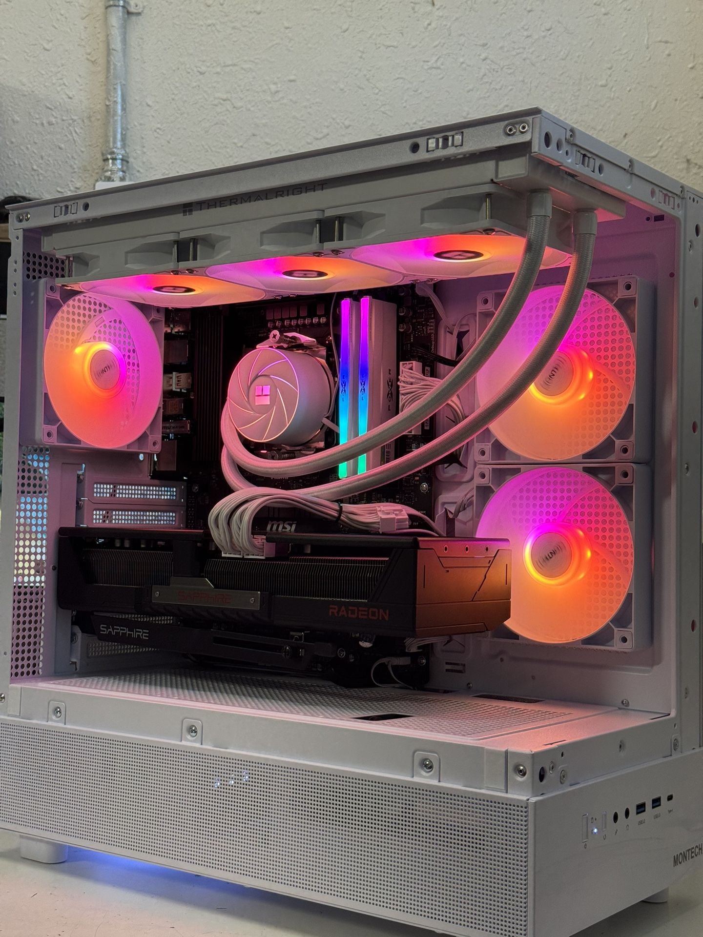 Ryzen 7 9800X3D / RX 9070 XT Gaming PC