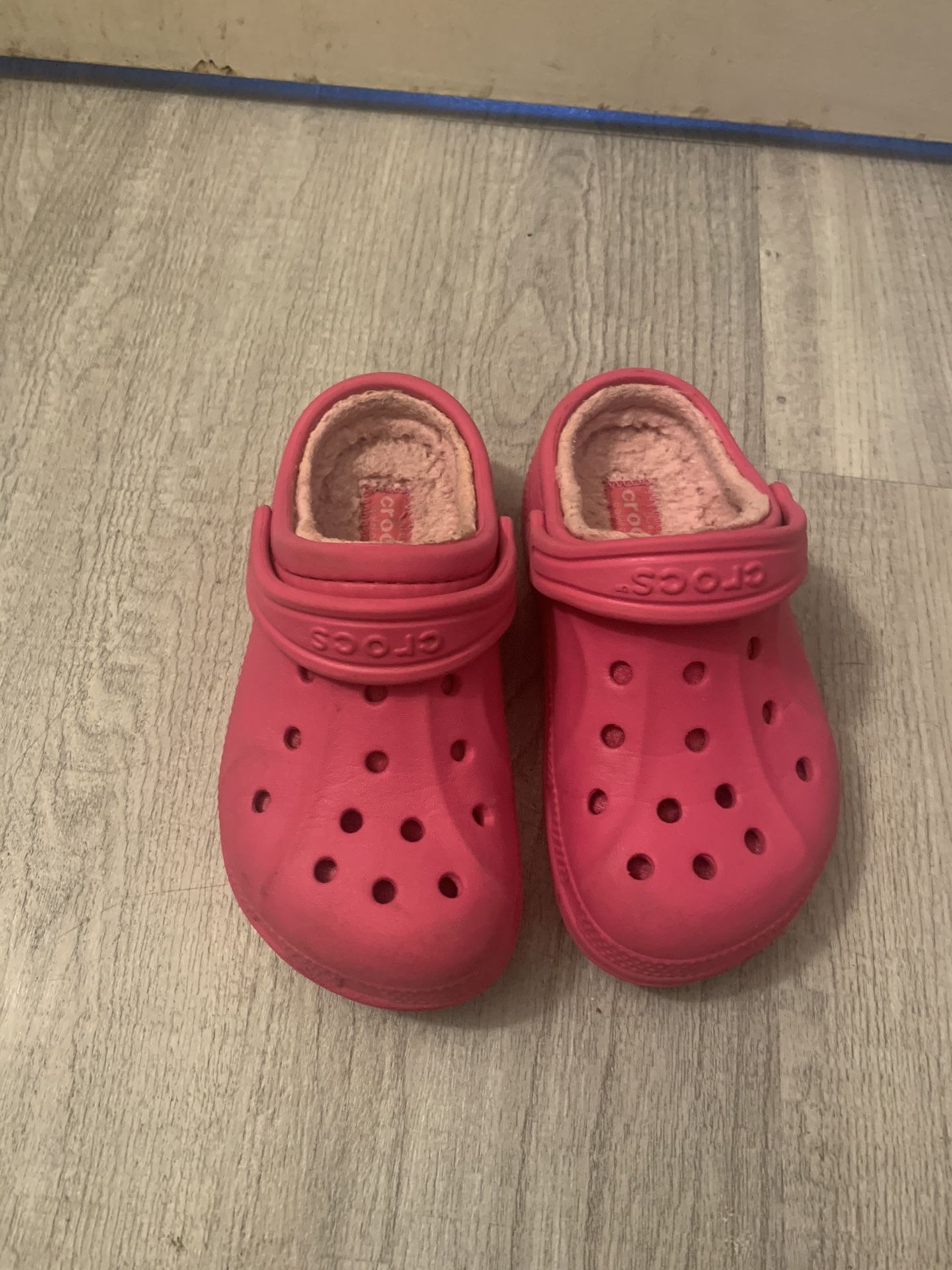 Girls crocs 10-11