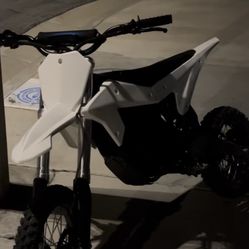 RTR Lite Electric Dirt Bike – Less Than 40 Days Old – Like New