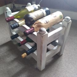 New 6 bottle,, on the counter wine rack