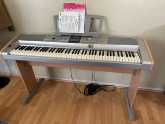 Yamaha Portable Grand DGX-505 Piano