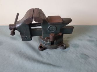 Vintage 3-1/4" JSB Bench Vise in good working condition